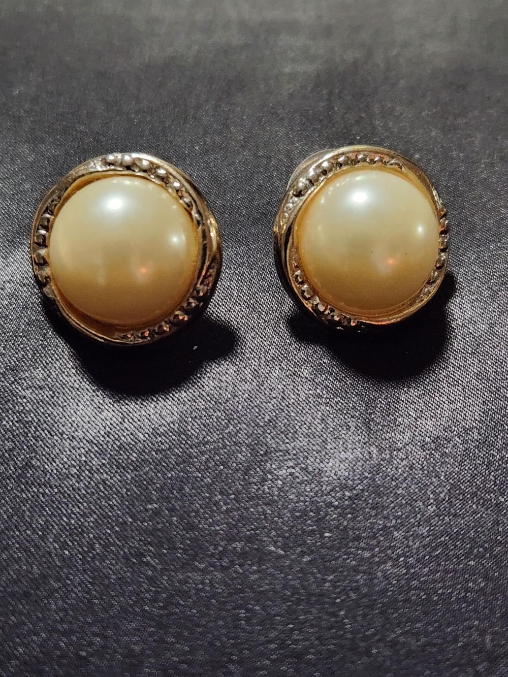 Vintage Classic Pearl-Style Gold Tone Button Earrings - Ivory
